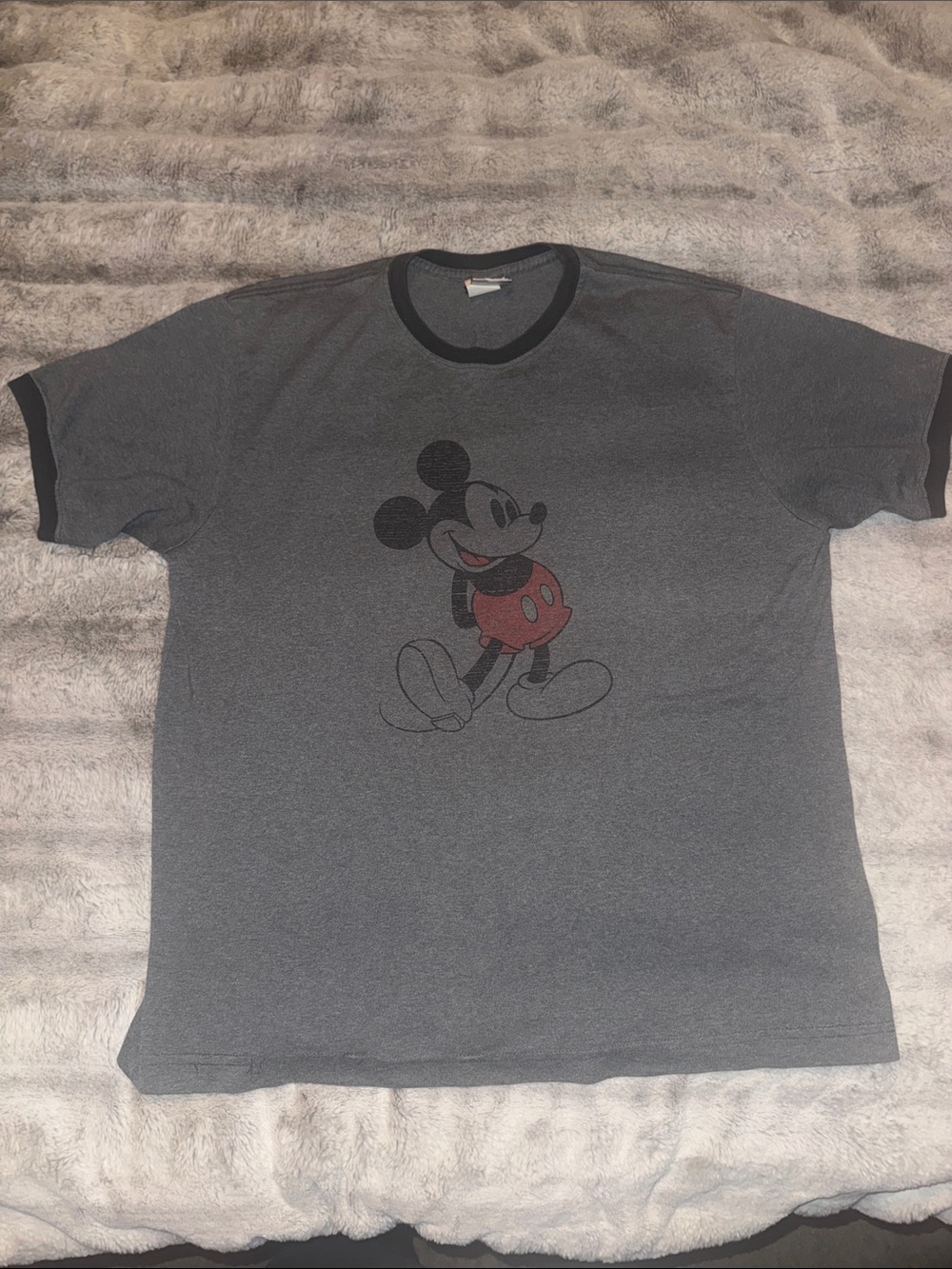 90’s Disney Men's Gray Ringer      T-Shirt with Mickey Mouse Graphic